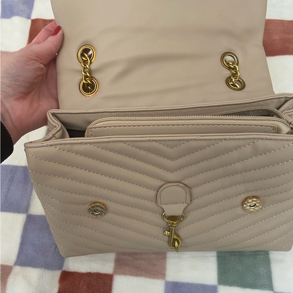 NEUTRAL CHEVRON PURSE - Picture 3 of 6